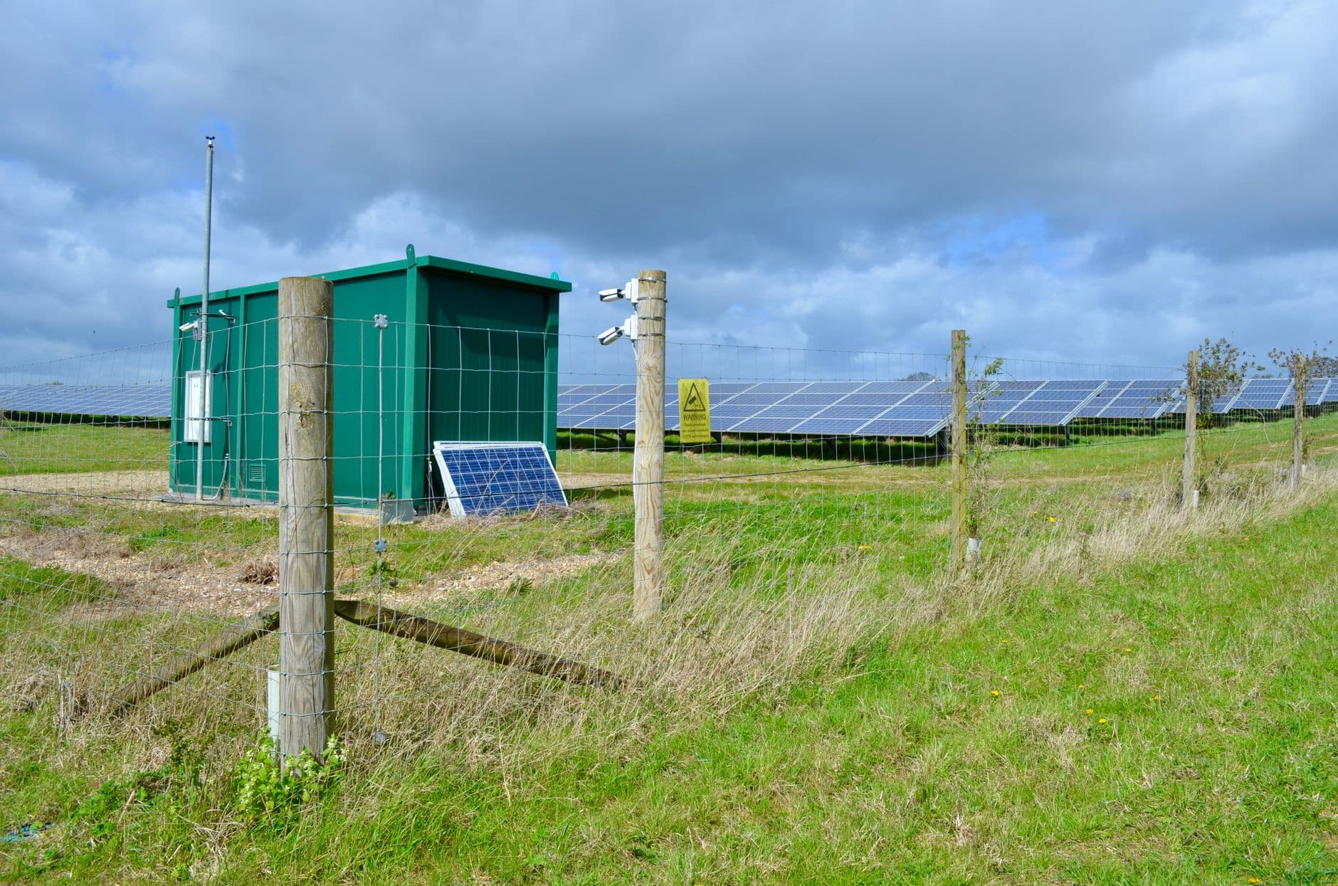 solar farm battery hybrid